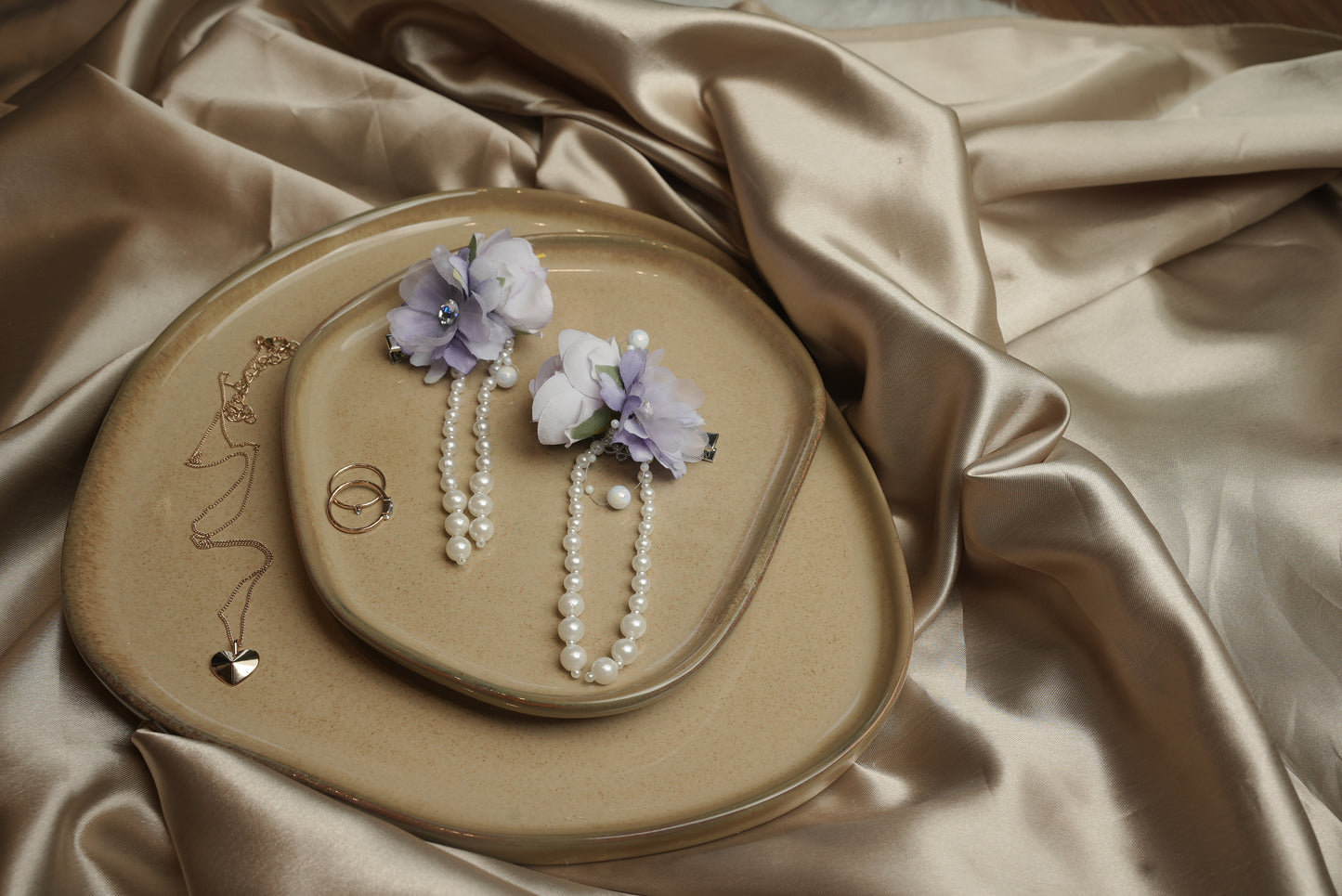 Floral Pearl Dangling Clip