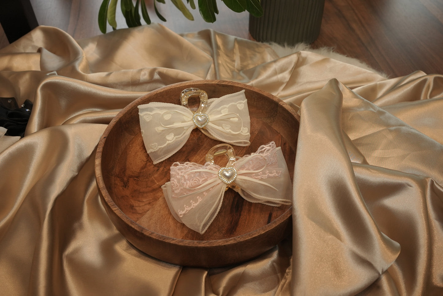 Soft girl energy claw