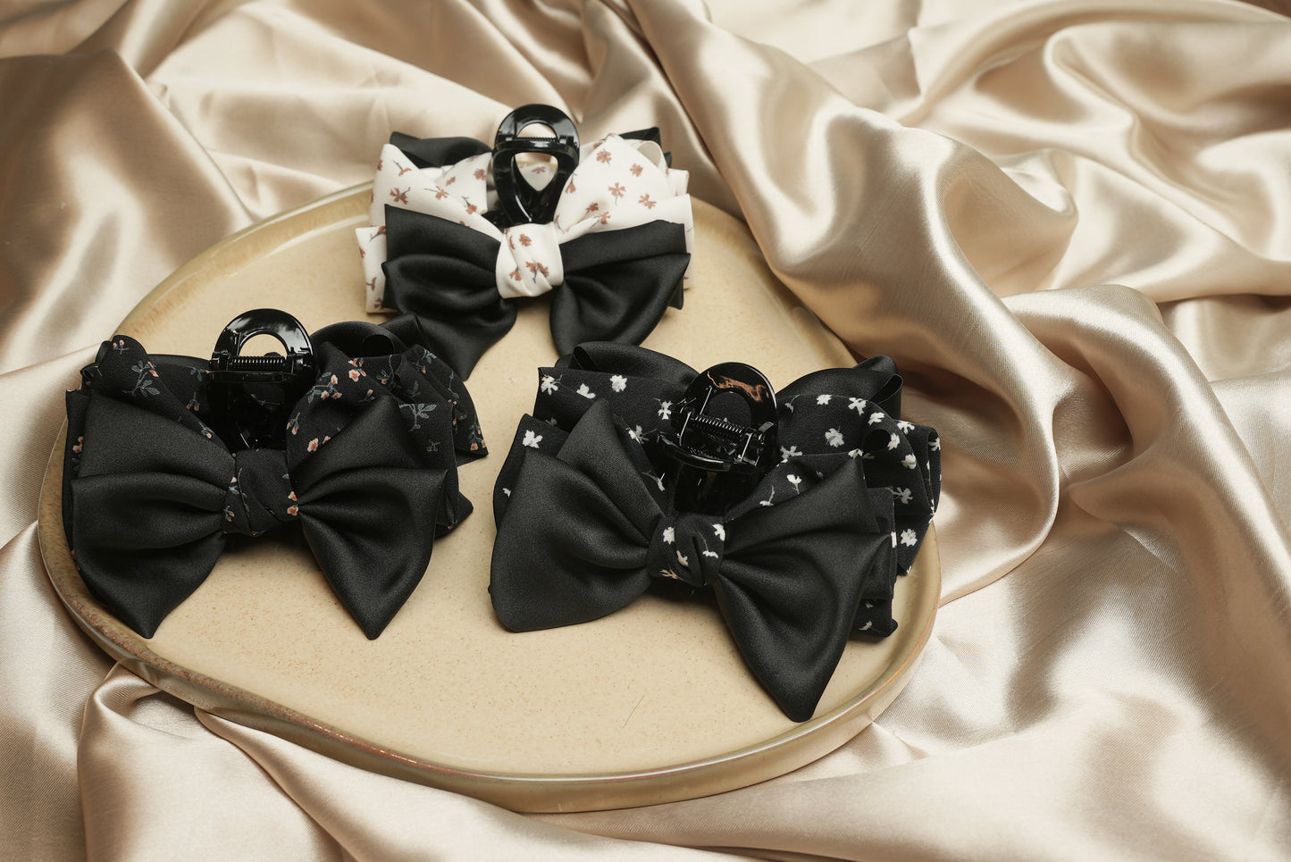 The Juliet Floral Bow Claw