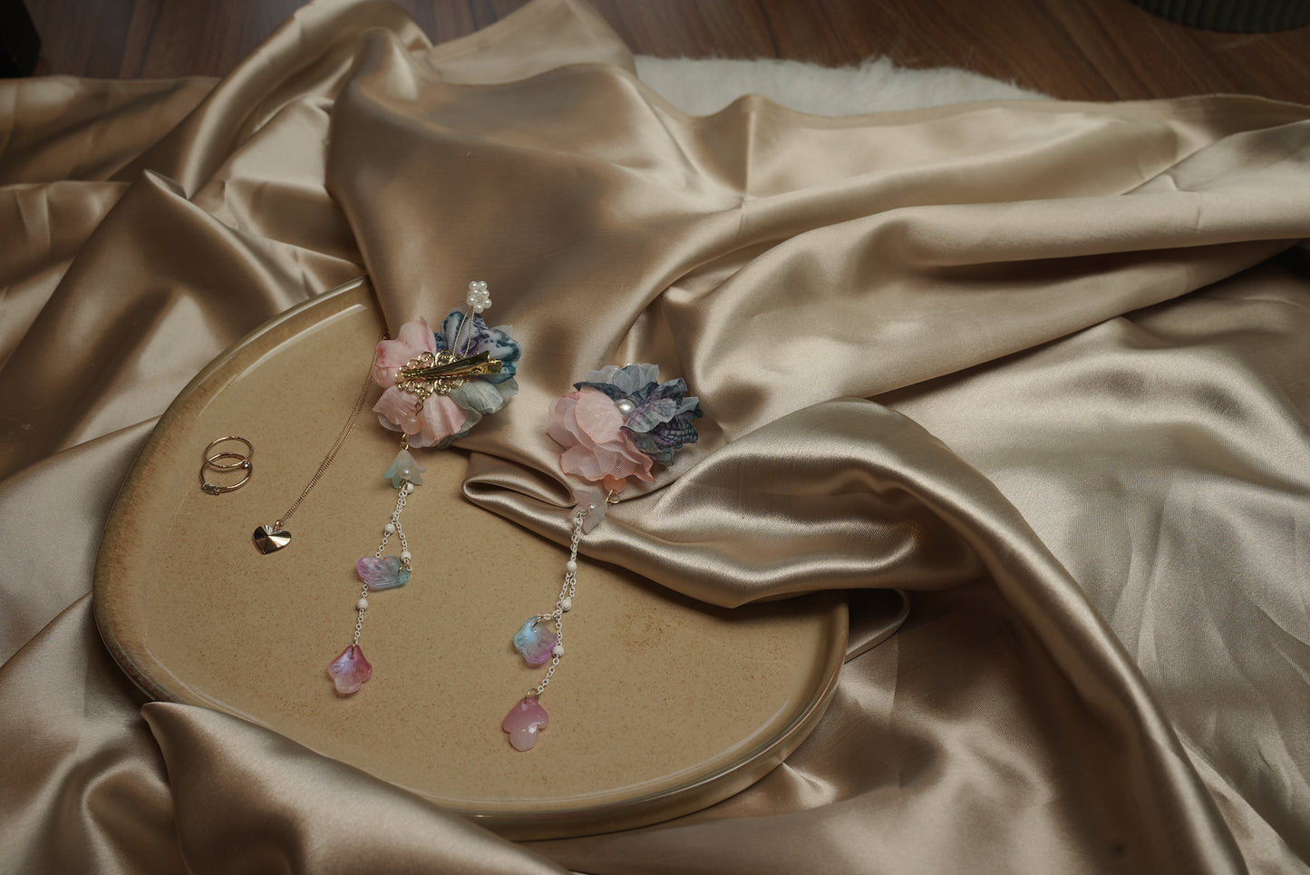 Floral Dangling Clip