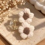 Daisy Days Crochet Claw